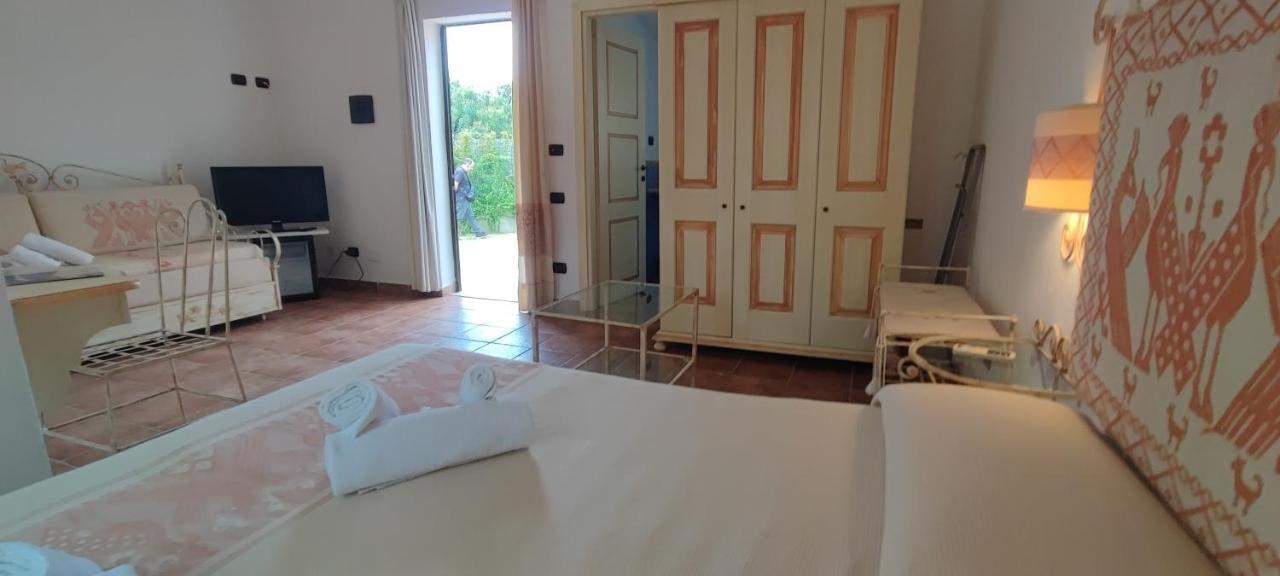 Hotel Altura Villasimius Exterior foto
