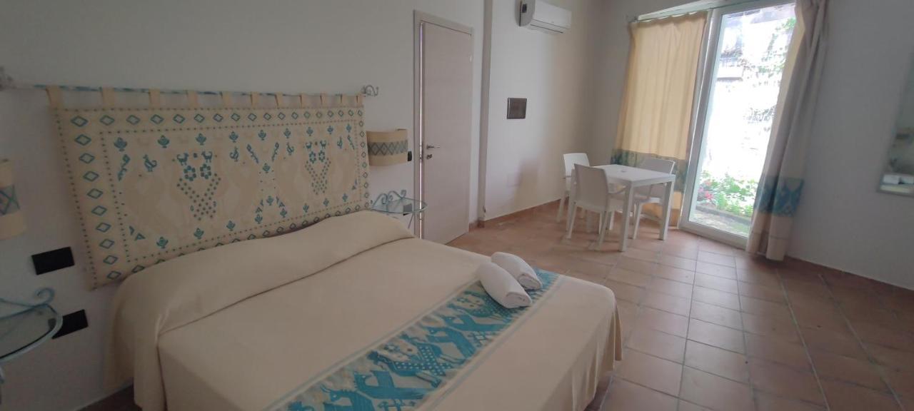 Hotel Altura Villasimius Exterior foto